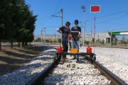 Specialists from Turkey examine double rail ultrasonic flaw detector UDS2-73, August 2020, on-site training by OKOndt, August 2020