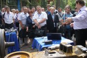 OKOndt Group's specialist demonstrates the capabilities of the company's equipment to the participants of the annual Exhibition Non-Destructive Testing 2014