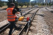 Specialist shows the customer how to operate ultrasonic double rail flaw detector UDS2-73 — training, Turkey, August 2020