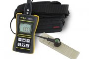 UTG-8 ultrasonic thickness gauge with a transducer and storage bag
