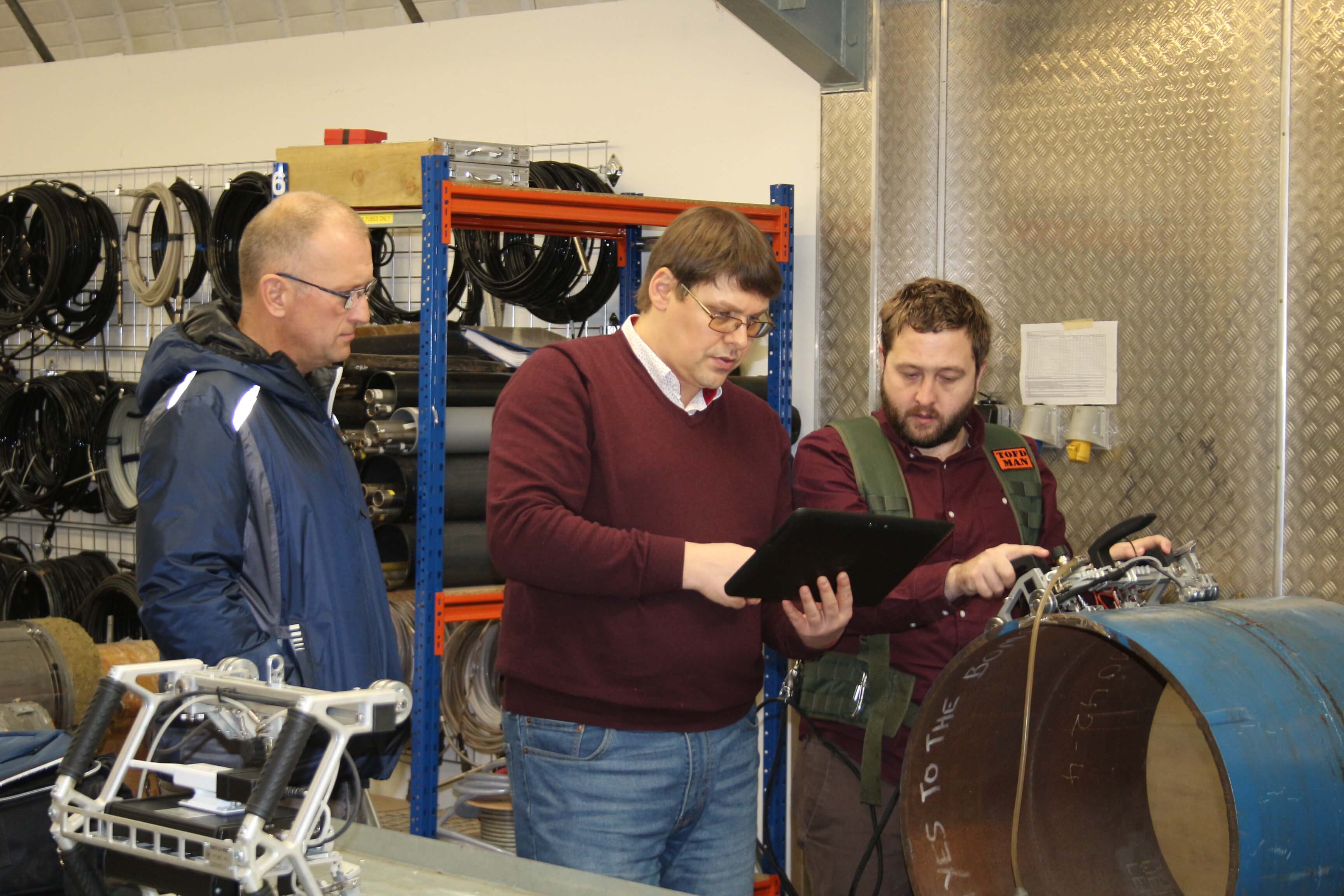 The specialists study the results of testing performed using TOFD.Pro pipe welded joints testing system — on-site training OKOndt Group for the British colleagues, December 2017