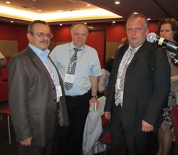 The Deputy Director of UkrSRINDT, V. Radko with colleagues at the WCNDT-2012, South Africa 