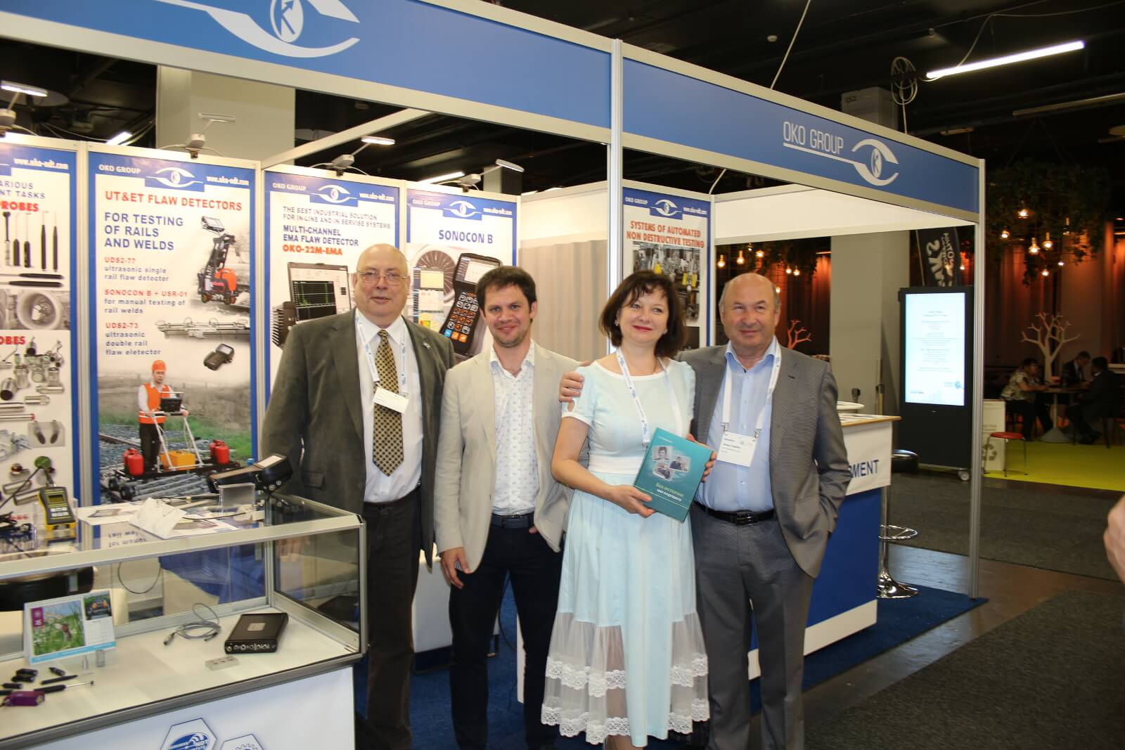 Well-known experts in non-destructive testing visit OKOndt Group's booth during ECNDT-18