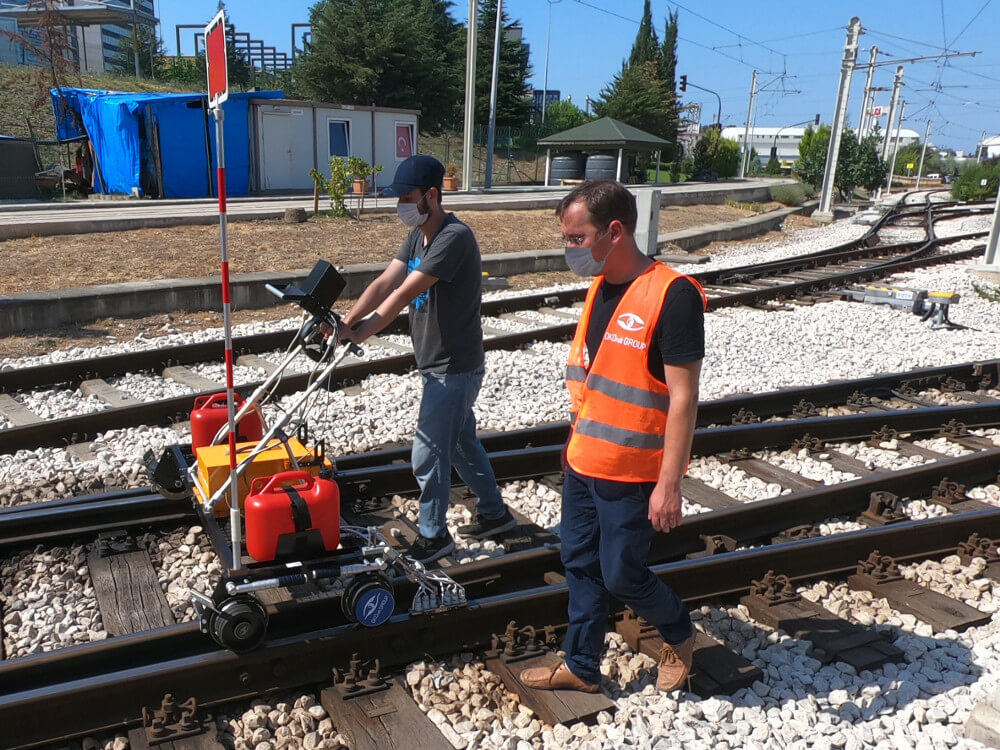 Turkish specialist is learning how to operate the ultrasonic rail trolley UDS2-73 under the guidance of OKOndt Group expert — educational training in Turkey, August 2020