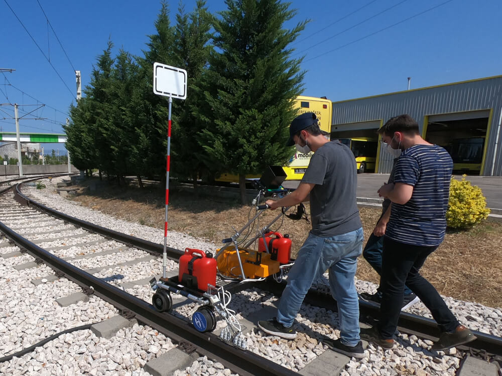 Turkish specialists are learning how to perform testing of rails with the ultrasonic flaw detector UDS2-73 made by OKOndt Group — training at the customer's site, August 2020