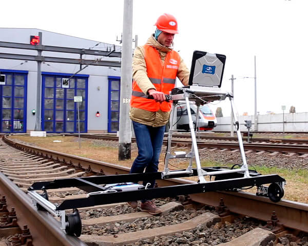 Eddy current single-rail flaw detector produced by OKOndt Group