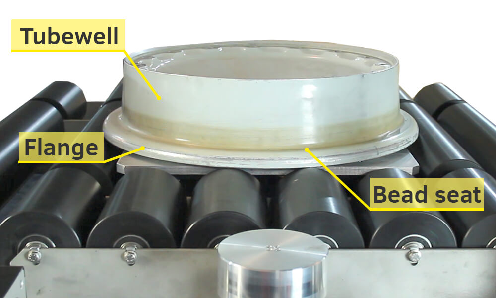 Aircraft wheel inspection system SmartScan with an enlarged table