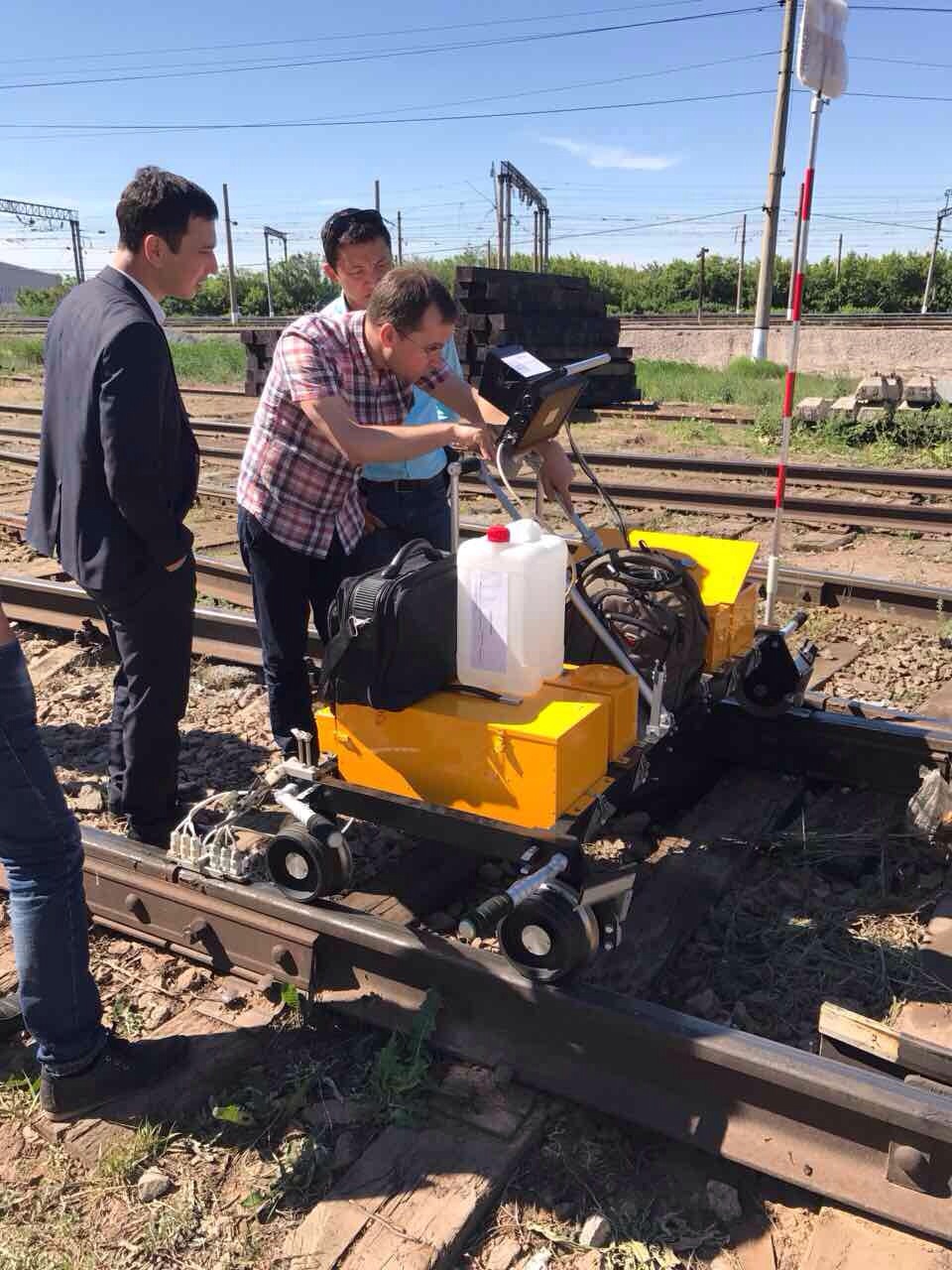 OKOndt Group's specialist is watching the data on the screen of the ultrasonic double rail trolley UDS2-73, testing of the equipment during CIS 2017