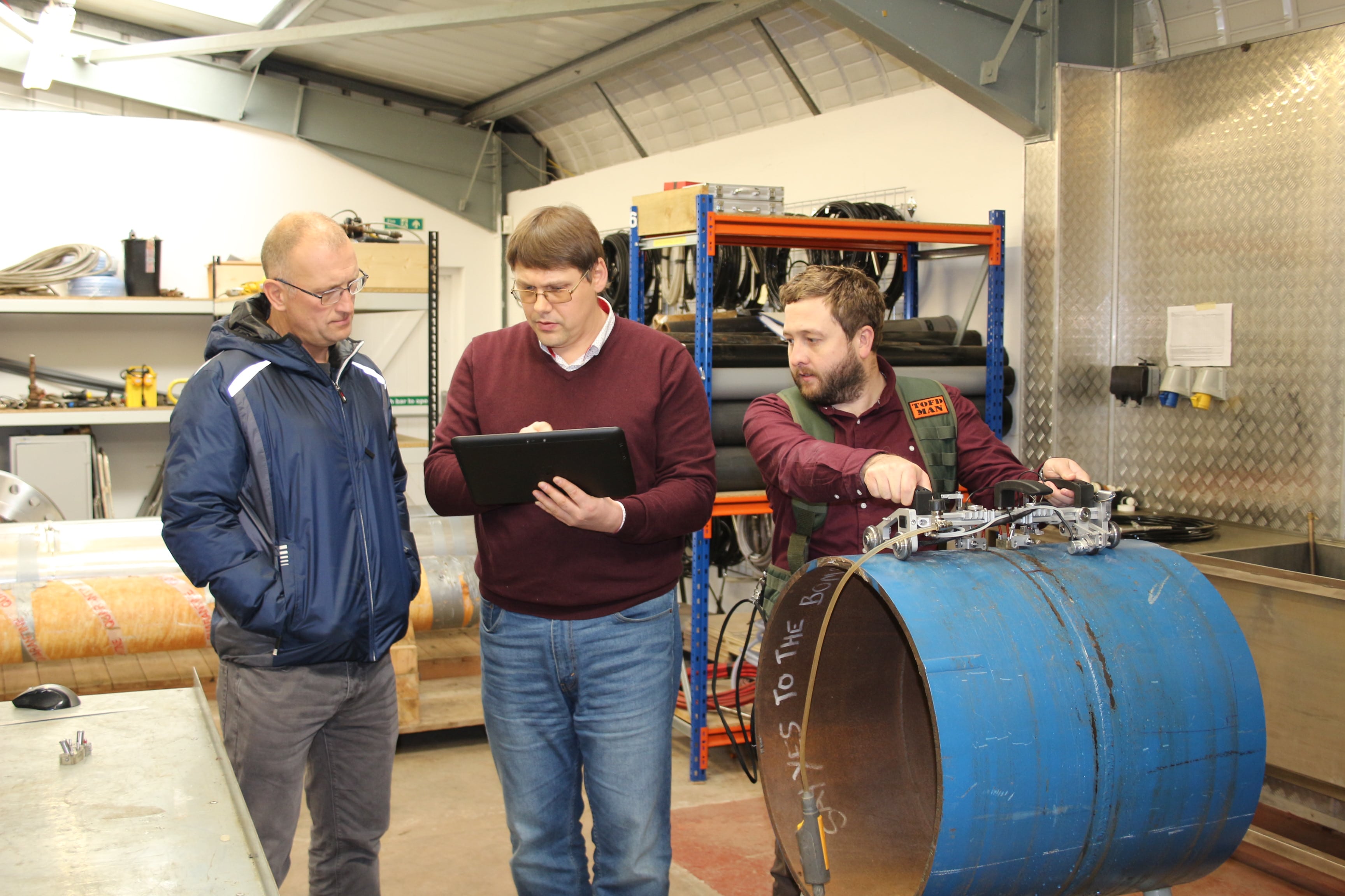 OKOndt Group's expert explains the results of testing of the pipe welded joint sample with the TOFD-Man Wireless System – presentation for British colleagues, Swansea, December 2017