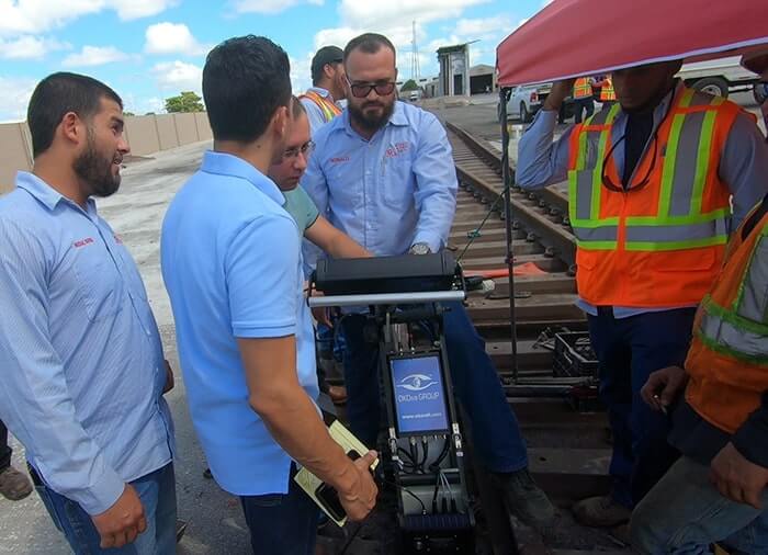The personnel of the customer company tries to independently test the rails with the ultrasonic flaw detector UDS2-77 — educational training held by OKOndt Group in the USA, September 2019